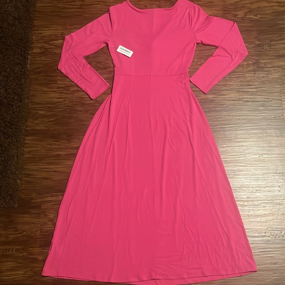 NWT Old Navy Pink Fit and Flare Twist-Front Cutout Midi Dress. Size Medium - Picture 2 of 8
